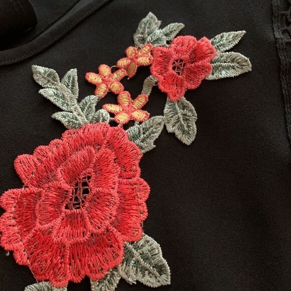 Windsor Size Medium spaghetti strap romper with embroidery/lace detail - Picture 14 of 14